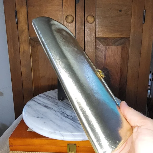 Elegant Gold Women's Clutch - Picture 11 of 15